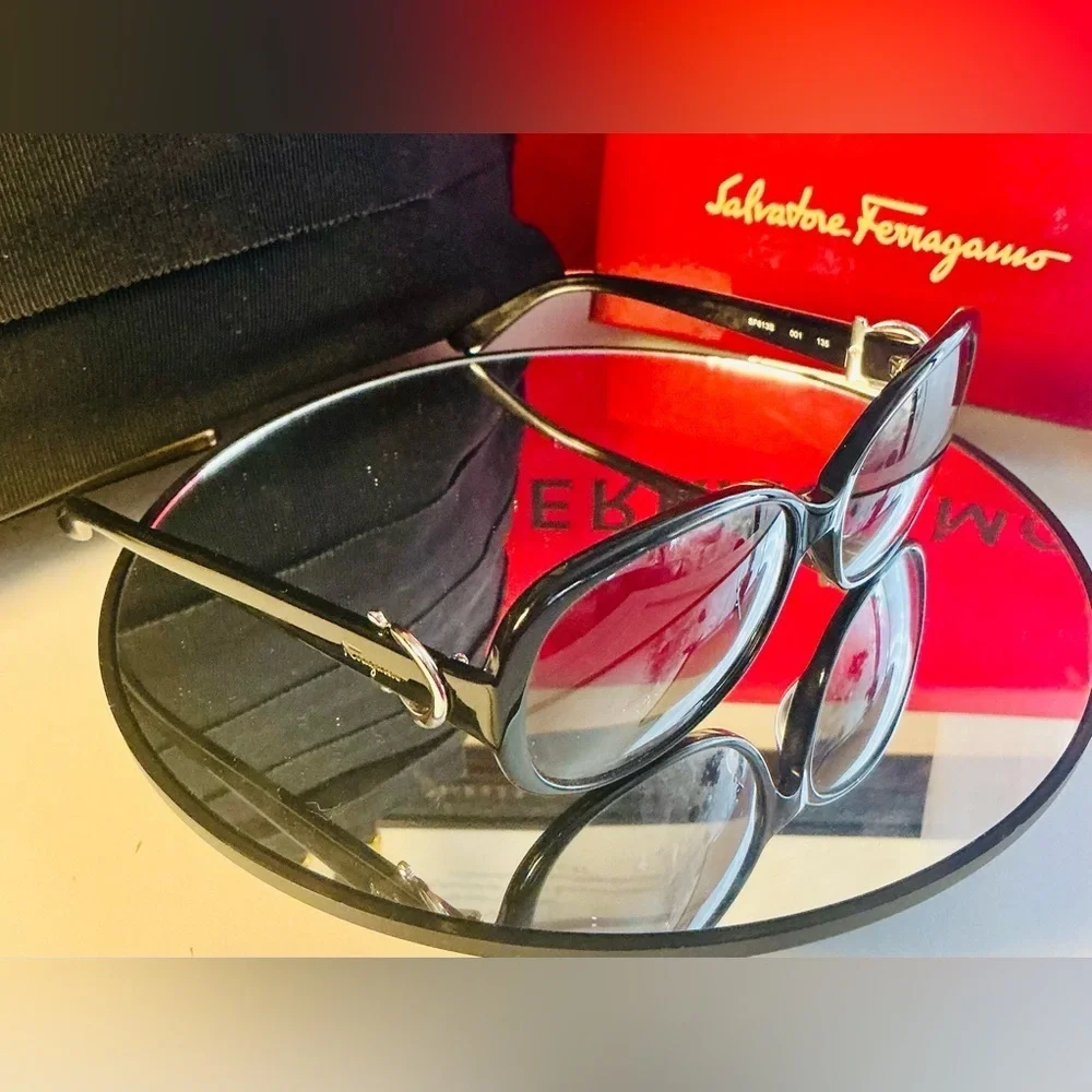 SALVATORE FERRAGAMO SUNGLASSES BLACK OVAL